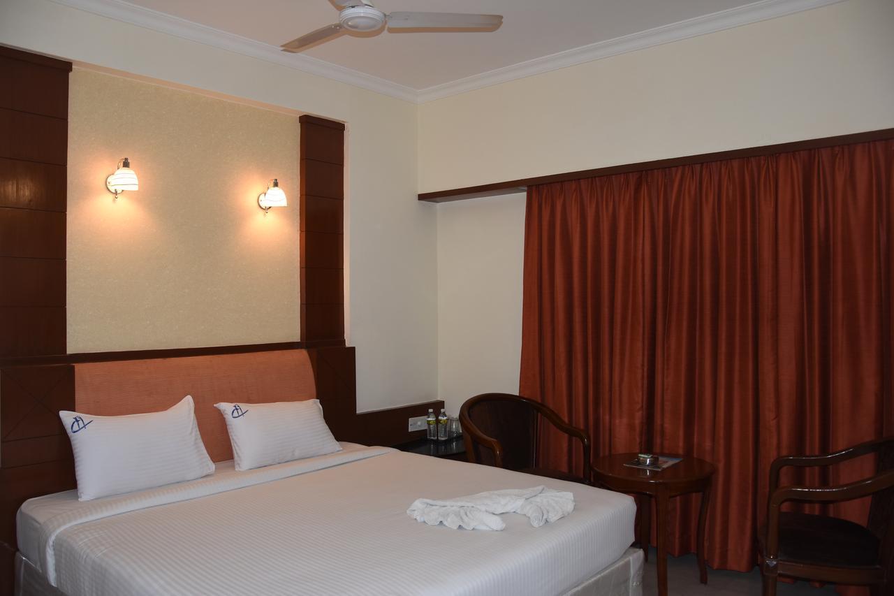 Ulo Chennai Deluxe Hotel Exterior photo