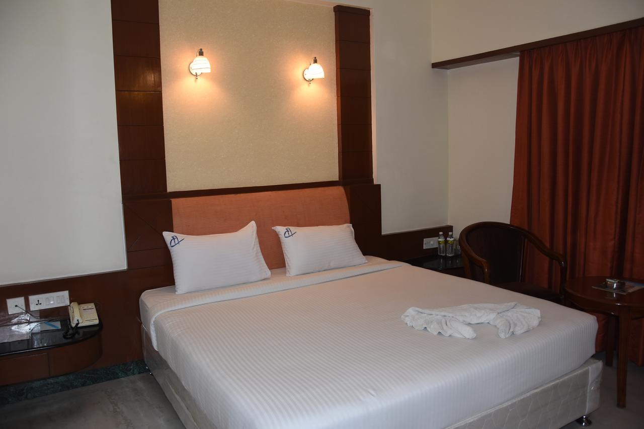 Ulo Chennai Deluxe Hotel Exterior photo