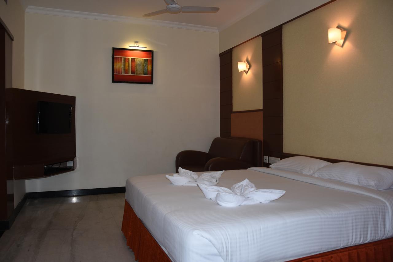 Ulo Chennai Deluxe Hotel Exterior photo
